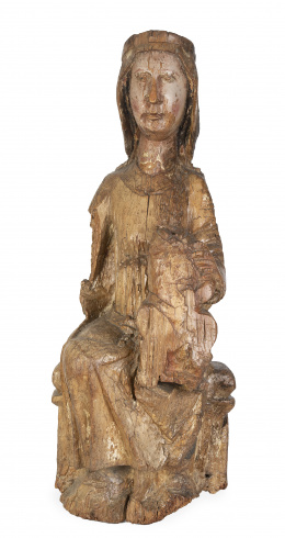 1104.  Jesús sobre el regazo de la Virgen (Theothocos).Escultura sedente románica de madera tallada y policromada.