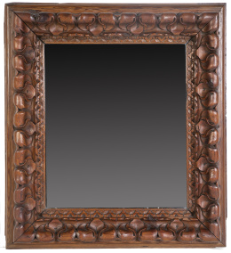 1069.  Espejo en madera talladaS. XVII
