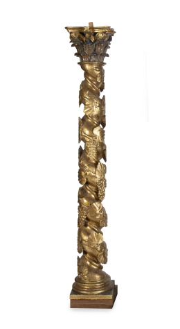 638.  Columna salomónica de madera tallada y dorada y esgrafiada, con capitel de orden compuesto.España, S. XVII.