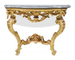 1132.  Dos consolas Luis XV en madera tallada, dorada y policromada,Trabajo italiano, S. XVIII.