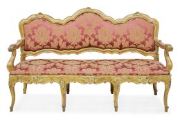 1162.  Sofá en madera tallada y dorada de estilo Luis XV.Trabajo italiano, S. XVIII.