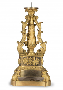 1128.  Pie de centro de mesa Carlos X de bronce dorado, decorado con hojas de acanto.Francia, h. 1830.