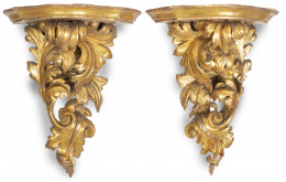 1151.  Pareja de ménsulas en madera tallada y dorada.Francia, S. XIX.