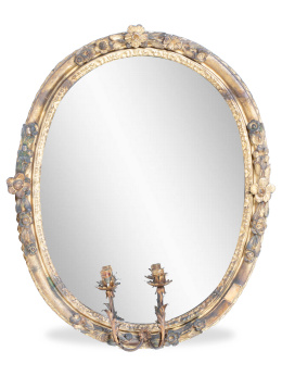 1166.  Juego de tres espejos ovalados en madera tallada y dorada, con dos luces cada uno. Posiblemente trabajo italiano, S. XIX.