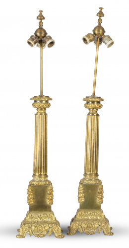 1326.  "Chevalier Breveté a Paris Rue Montmartre 140".Pareja de columnas Luis Felipe de bronce, transformados en lámpara. Francia, mediados del S. XIX.