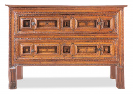 1229.  Mueble de sacristía de madera de nogal tallado.Castilla, S. XVII.