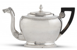 1264.  Tetera imperio de plata con mango de madera. Con marcas.París, (1809-1819).