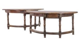 1059.  Dos mesas de arrimo de madera de nogal con tapa de media luna.Trabajo francés, S. XVIII.