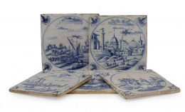 522.  Lote de cinco azulejos de cerámica esmaltada en azul de cobalto, con vistas y personajes.Delft, Holanda ff. del S. XVIII - pp. del S. XIX.