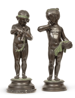 546.  "Niña con nido y niño con pájaro".Pareja de figuras de bronce patinado y pintado de verde. Con firma ilegible.Siguiendo a Charles-Antoine Bridan*. Francia, S. XIX - XX.