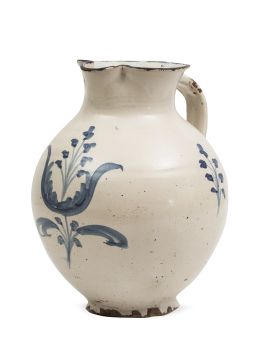 1008.  Jarro de cerámica esmaltada en azul y blanco.Puente del Arzobispo, S. XVIII.