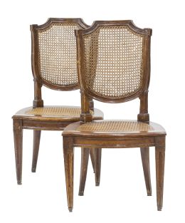 1091.  Pareja de sillas Luis XVI de madera y rejilla.Francia, finales del S. XVIII.