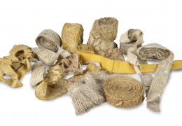 1338.  Conjunto de bandas de remates de aplicación en hilo dorados y plateados.S. XVIII - XIX.