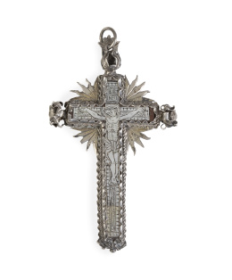 910.  Cruz de nácar grabado, engastada en plata.Tierra Santa, S. XVIII.