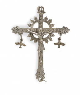 906.  Cruz de plata en su color.Quizás trabajo salmantino, S. XVII.