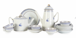 1171.  Juego de cafe y té de porcelana esmaltada en azul cobalto y dorada.Compañía de  Indias, China, ff. del S. XVIII.