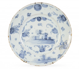 1043.  Plato de cerámica esmaltada en azul y blanco con arquitecturas y cestos de flores.Savona, Italia, S. XVIII.