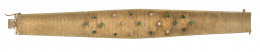 204.  Brazalete ancho con decoración mate salpicada de brillantes y esmeraldas engastados en garras