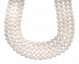 211.  Conjunto de cuatro hilos de 39 perlas cultivadas con tamaño entre 10,44 y 11,21 mm