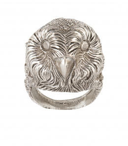 241.  Sortija con cabeza de buho profusamente labrada