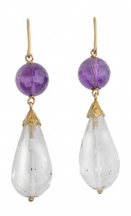 214.  Pendientes largos con esfera de amatista facetada y un cristal de roca talla perilla facetada