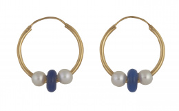 268.  Pendientes criolla con aro de zafiro flanqueado por perlitas