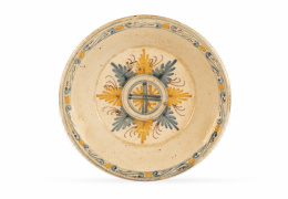1059.  Plato de cerámica esmaltada de la serie de la EncomiendaTalavera, S. XVII