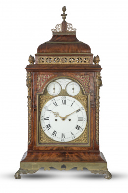 663.  Higgs y Diego Evans, Bolsa Real Londres. Reloj bracket Jorge III con caja en caoba, palma de caoba y bronces aplicados.Inglaterra, h. 1790, para el mercado español.