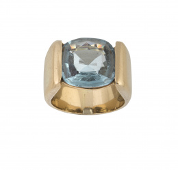 314.  Sortija con topacio azul en montura!!! ancha de oro liso