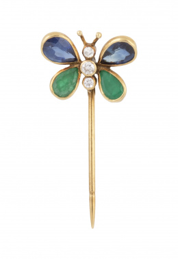 267.  Alfiler de mariposa con alas de perillas de esmeralda y zafiros y cuerpo de brillantes