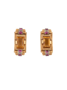 145.  Pendientes chevalière años 40 en forma de banda arqueada con citrino central y rubíes sintéticos