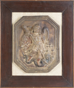 509.  San Miguel Arcángel.Placa de barro cocido, con restos de policromía.Trabajo español, pp. del S. XVIII.