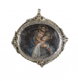 1092.  Medalla devocional con marco de plata con la Virgen de Belén y la Santa Faz.Trabajo español, S. XVIII.