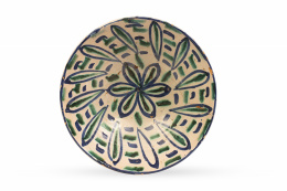 451.  Cuenco de cerámica esmaltada en azul y verde con flor en el asiento.Fajaluza, S. XIX.