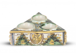1368.  Especiero en cerámica esmaltada de la serie polícroma.Talavera - Puente del Arzobisppo, S. XVIII.