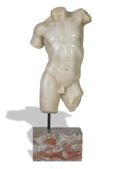 1322.  Torso masculino en mármol tallado.S. XIX - XX.