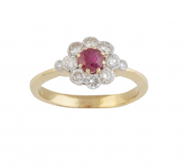 217.  Sortija rosetón con rubí central orlado de brillantes 