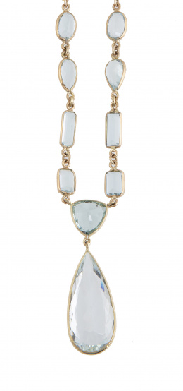 92.  Collar de aguamarinas de diferentes tallas con aguamarina central talla pera colgante