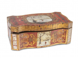 698.  Caja de madera lacada de rojo, dorado y plateado, con la leyenda "Luis Ortega, Pasto".Colombia, Pasto, pp. del S. XX.
