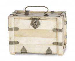 1380.  Pequeño cabinet de viaje de marfil.India?, S. XVIII - XIX.