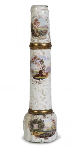 1298.  Alfiletero esmaltado con cartelas decorativas.Bilston, Inglaterra, h. 1770.