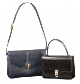 462.  Lote de dos bolsos de charol