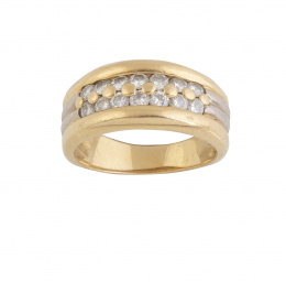 195.  Sortija ancha con dos banda de brillantes en montura gallonada