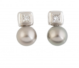 173.  Pendientes tu y yo con perla gris y diamante talla princesa superior