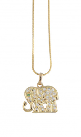 190.  Collar con colgante elefante cuajado de brillantes con cadena fina de eslabón plano