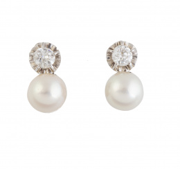 283.  Pendientes tu y yo con brillante y perla cultivada