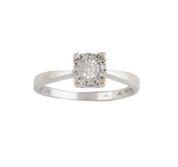 223.  Sortija con rosetón de brillantes en marco cuadrado