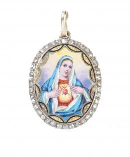 35.  Medalla oval colgante de pp. S. XX con Virgen del Sagrado Corazón en esmalte polícromo