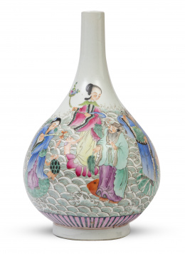 1018.  Jarrón de porcelana esmaltada de familia rosa decorado con los "ocho inmortales".China, S. XIX.