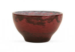 1110.  Cuenco modernista de cristal doblado granate marmorizado.Daum Nancy France, firmado, ff. del S. XIX - pp. del S. XX.